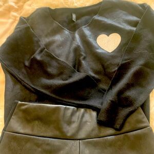 ☀️NWOT☀️black v neck sweater with silver heart🤍